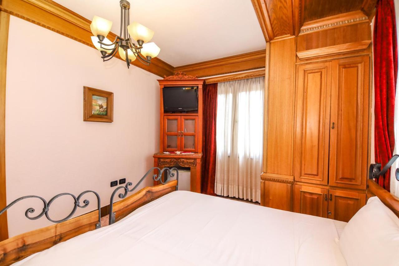 Brilant Antik Center Hotel Tirana Kültér fotó