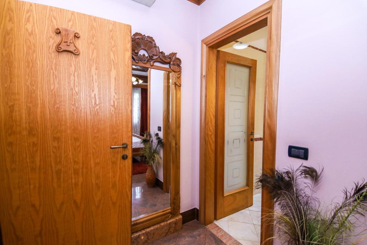 Brilant Antik Center Hotel Tirana Kültér fotó