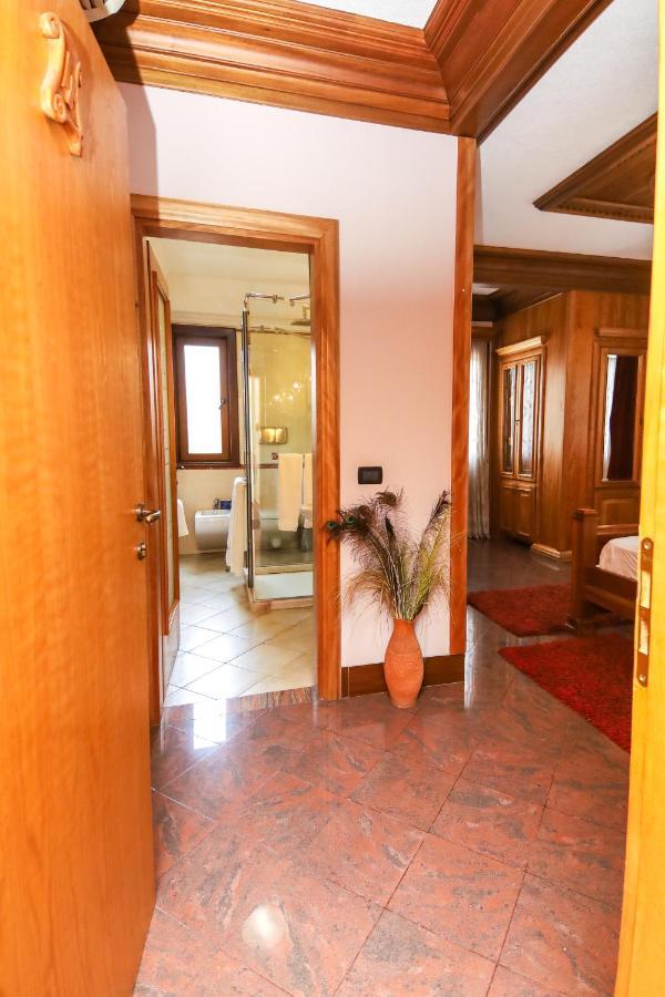 Brilant Antik Center Hotel Tirana Kültér fotó