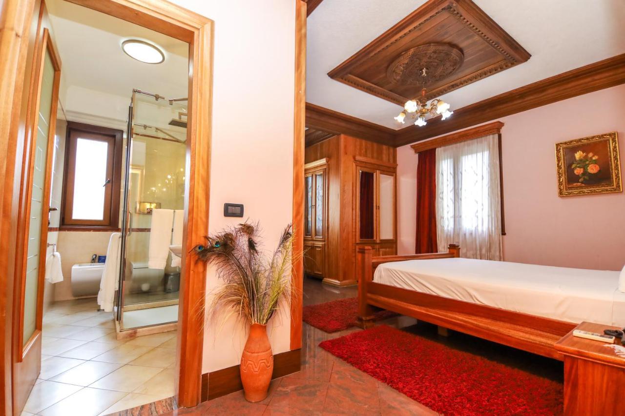 Brilant Antik Center Hotel Tirana Kültér fotó
