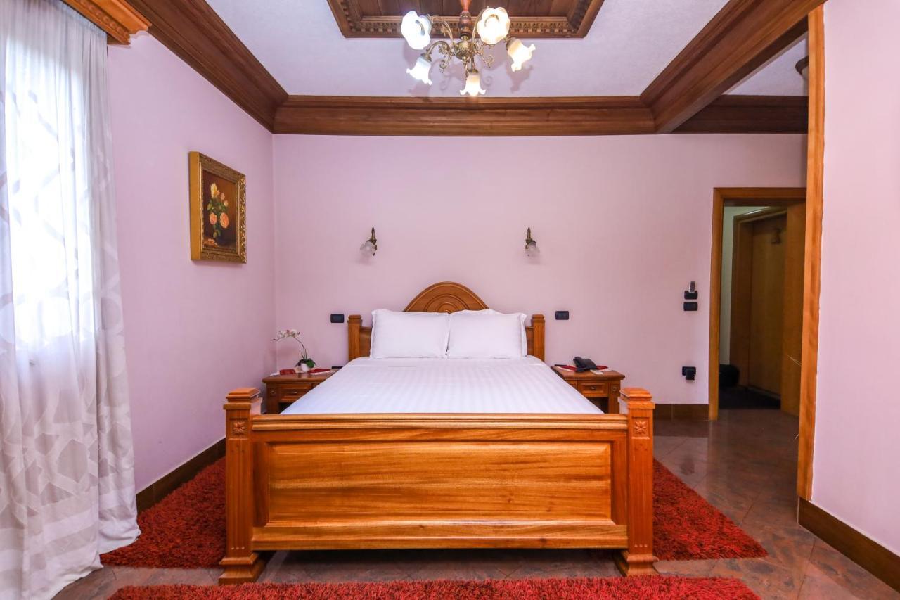 Brilant Antik Center Hotel Tirana Kültér fotó